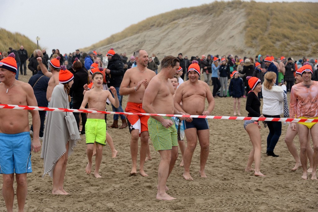 ../Images/Nieuwjaarsduik Nederzandt 2017 011.jpg